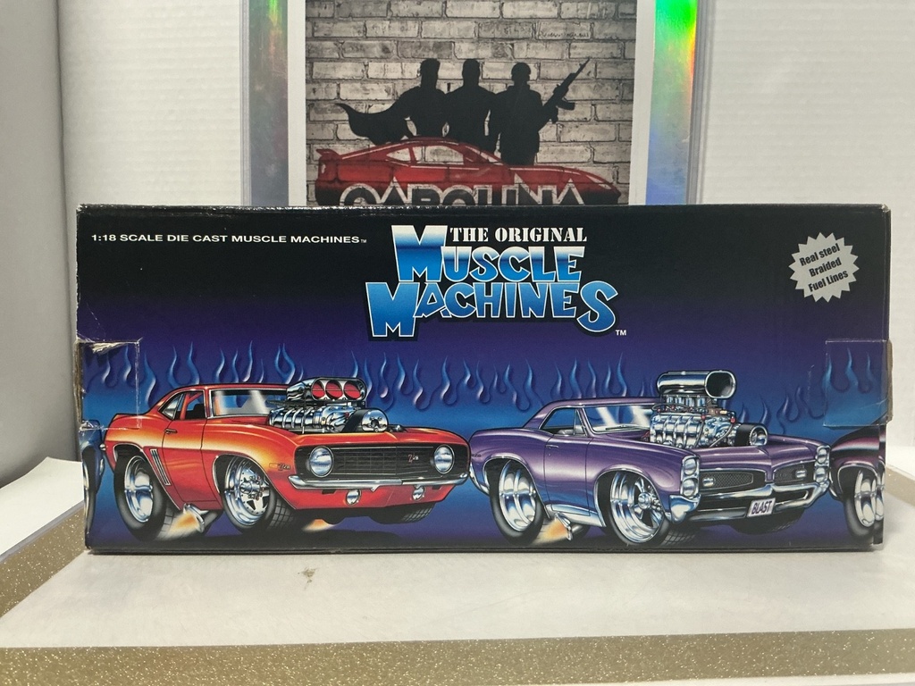 1/18: MUSCLE MACHINES RED ‘50 FORD WOODY image