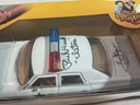1/18 AUTO WORLD THE DUKE’S OF HAZZARD 1975 DOGE MANACO AUTOGRAPHED  - Photo 4