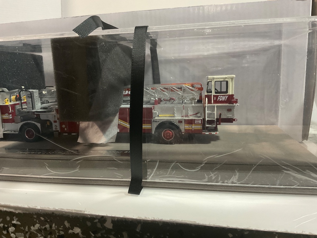 1/50 FIRE REPLICAS NEW YORK LADDER 40 SEAGRAVE 100’ TRACTOR DRAWN AERIAL  - Photo 3