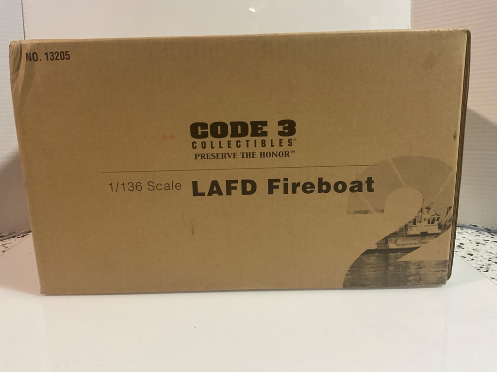 1/136 CODE 3 LAFD FIREBOAT NO.13205 - Photo 3