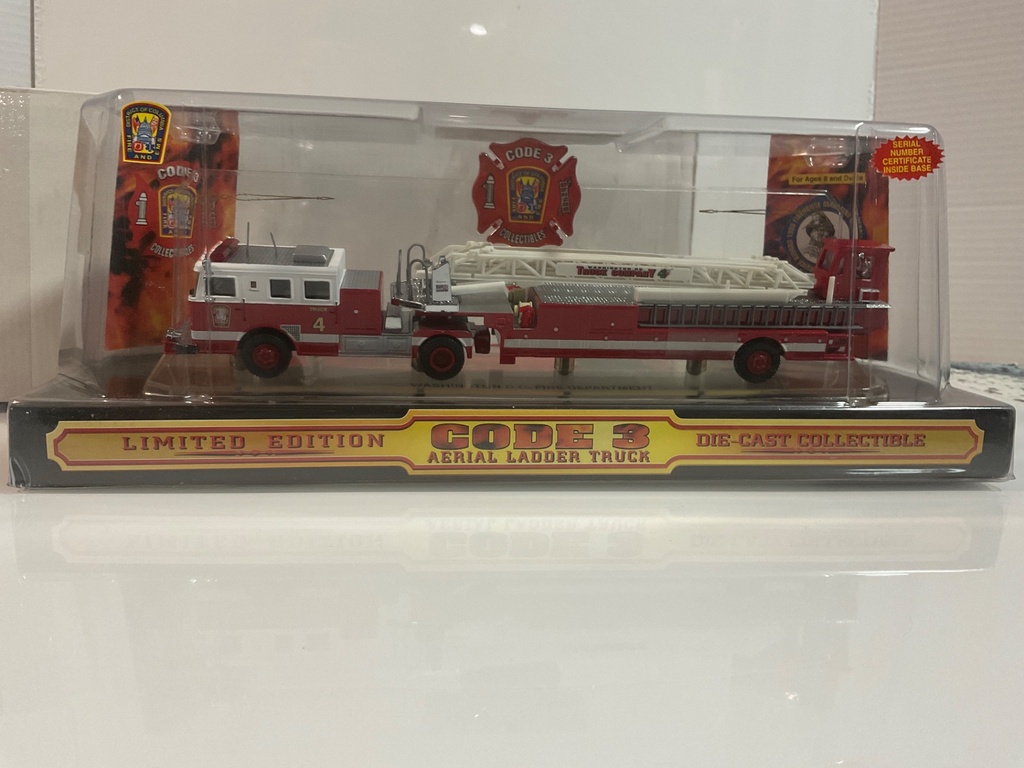 1/64 CODE 3 WASHINGTON DC SEAGRAVE TDA LADDER 4 RARE  - Photo 3