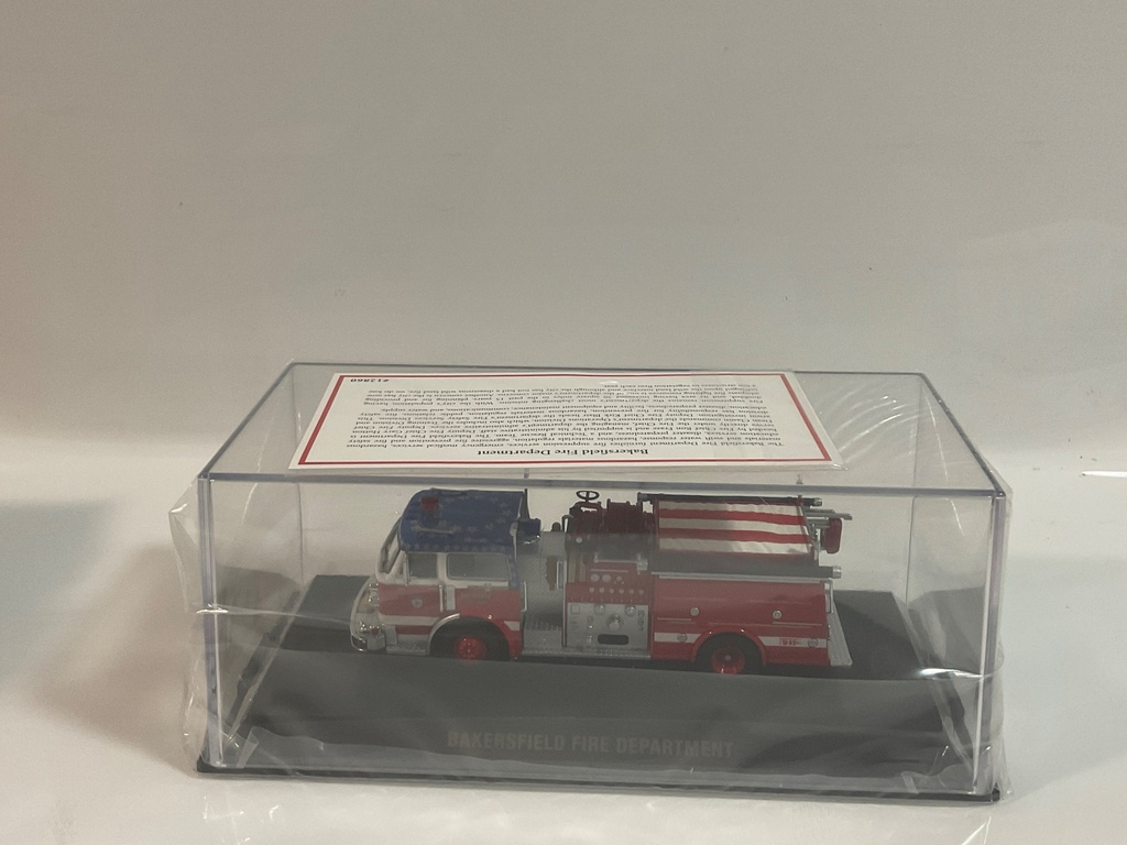 1/64 CODE 3 BAKERSFIELD FD AMERICAN LAFRANCE PUMPER E-1 - Photo 4