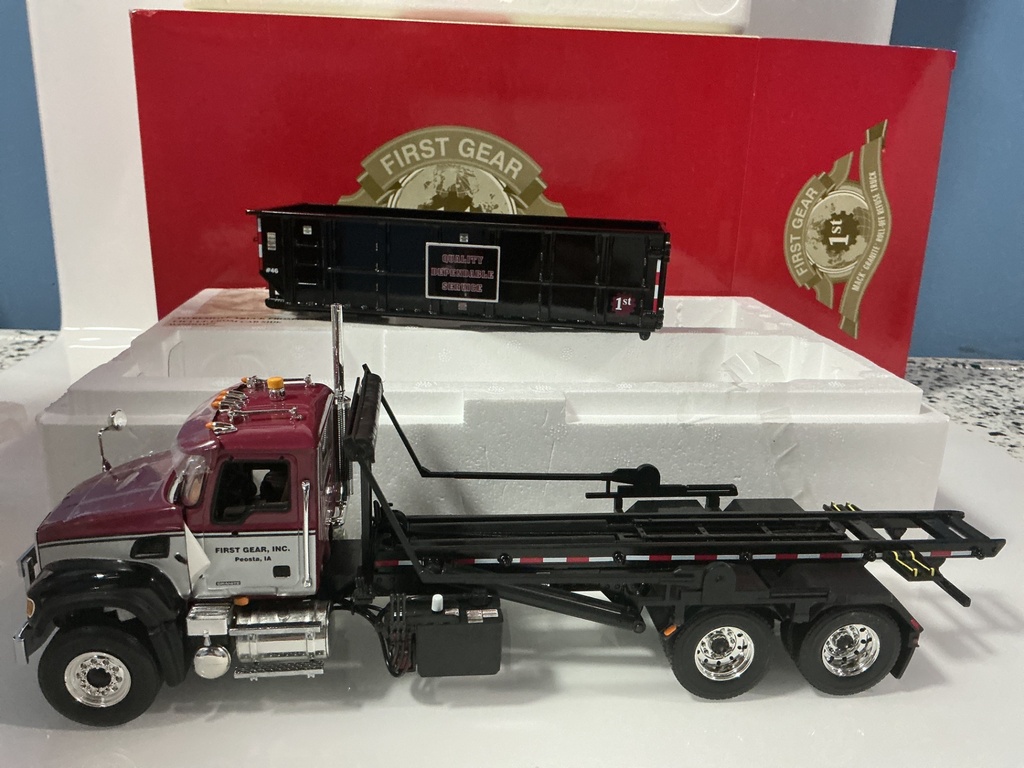 1:34 FIRST GEAR MACK GRANITE ROLL-OFF REFUSE TRUCK #19–0046 - Photo 3