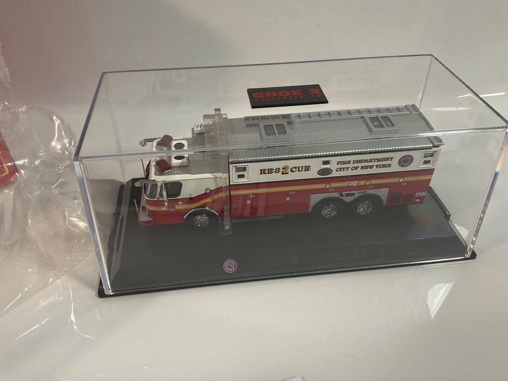 1/64 CODE 3 FDNY E-ONE SAULSBURY HEAVY RESCUE 2 12694 - Photo 4