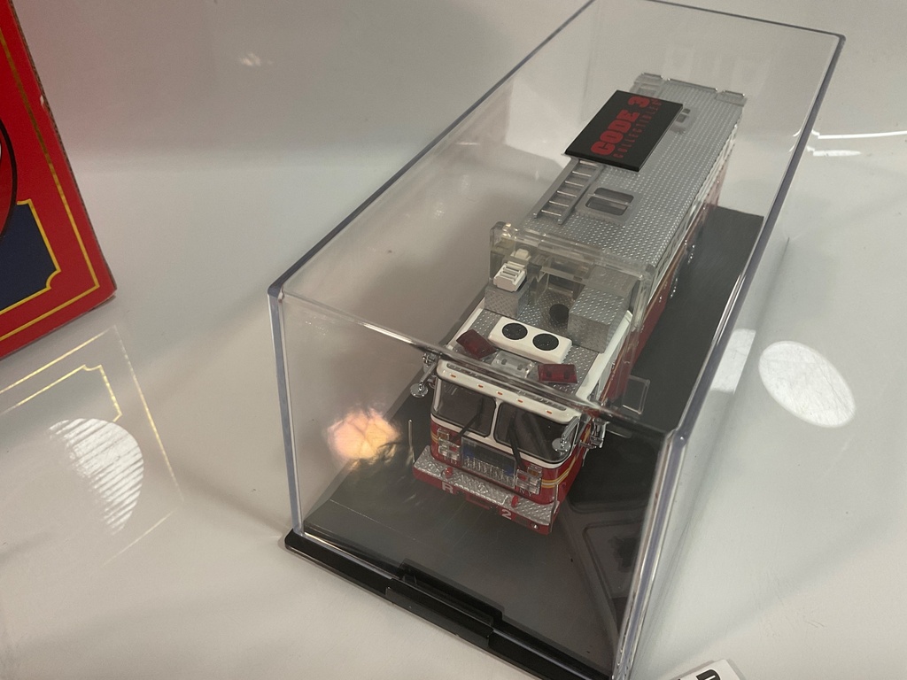 1/64 CODE 3 FDNY E-ONE SAULSBURY HEAVY RESCUE 2 12694 - Photo 5