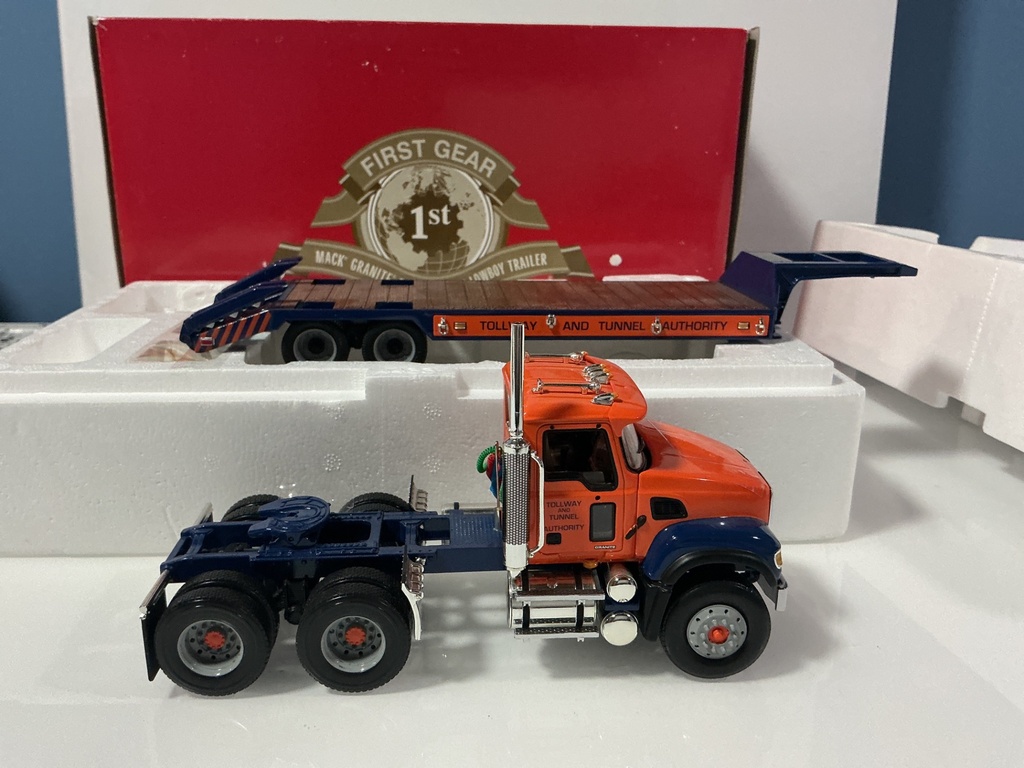 1:43 MACK GRANITE TRACTOR WITH LOWBOY TRAILER “TOLLWAY & TUNNEL”  19–30 328 - Photo 3