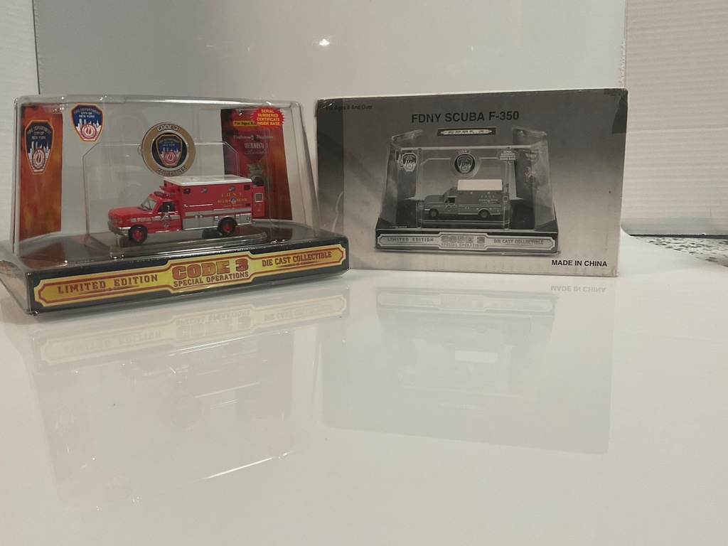 1/64 CODE 3 FDNY SCUBA F350  - Photo 2