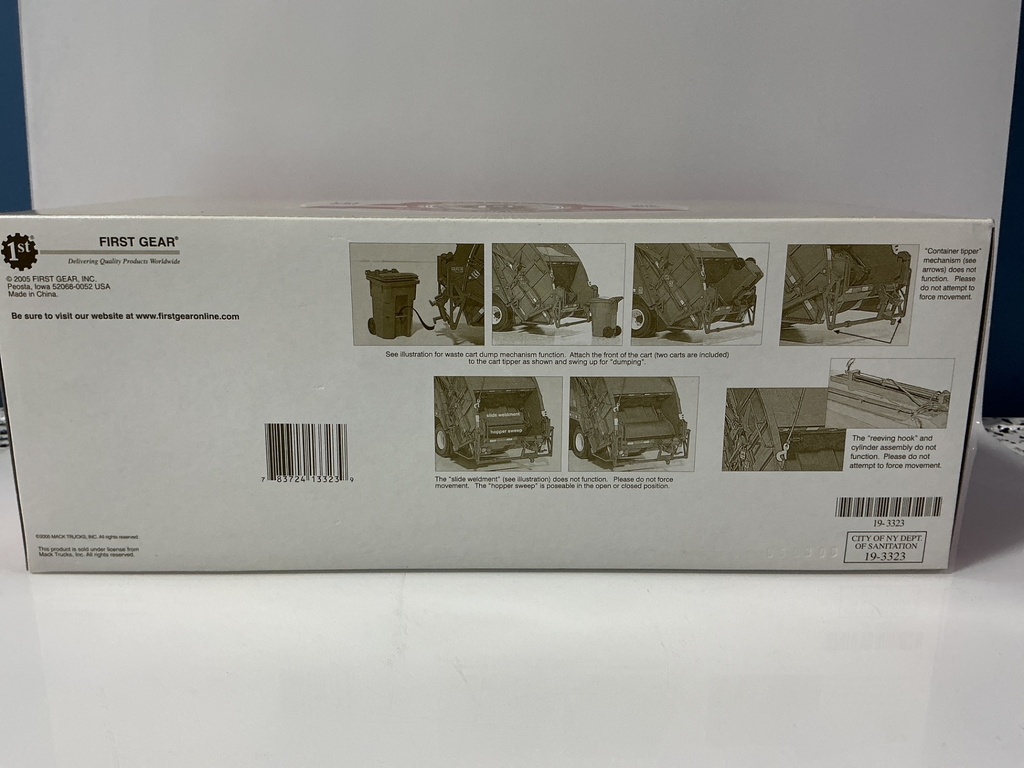 1:43 FIRST GEAR MACK MR REAR LOADING CITY OF NY TRASH TRUCK #19–3323 - Photo 2