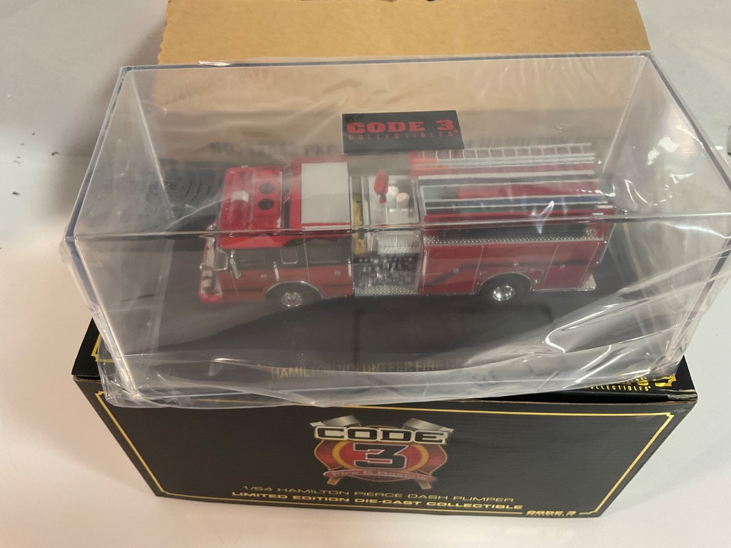 1/64 CODE 3 HAMILTON PIERCE DASH PUMPER  - Photo 5
