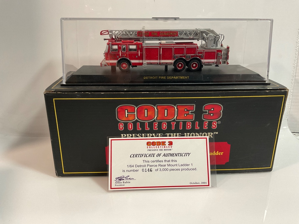1/64 CODE 3 DETROIT FIRE DEPT PIERCE REAR MOUNT LADDER  - Photo 2