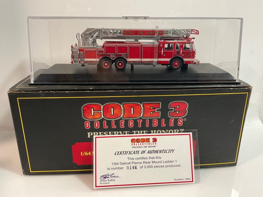 1/64 CODE 3 DETROIT FIRE DEPT PIERCE REAR MOUNT LADDER  - Photo 3