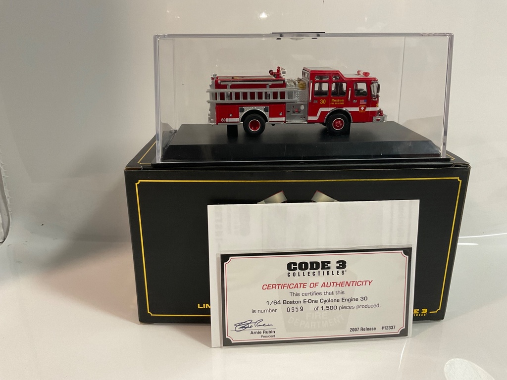 1/64 CODE 3 BOSTON E-ONE CYCLONE 30  - Photo 2