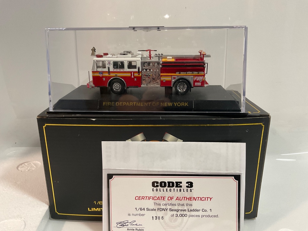 1/64 CODE 3 FDNY SEAGRAVE LADDER CO. 1  - Photo 2