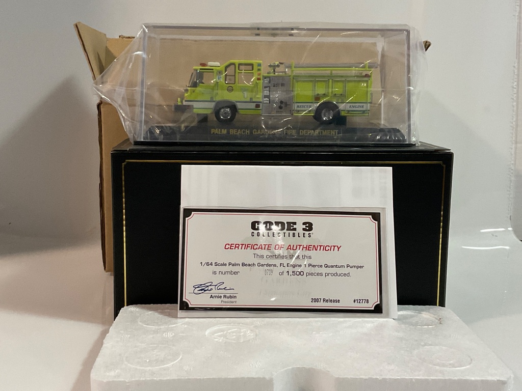1/64 CODE 3 PALM BEACH GARDENS  ENGINE 1 PIERCE QUANTUM PUMPER - Photo 2
