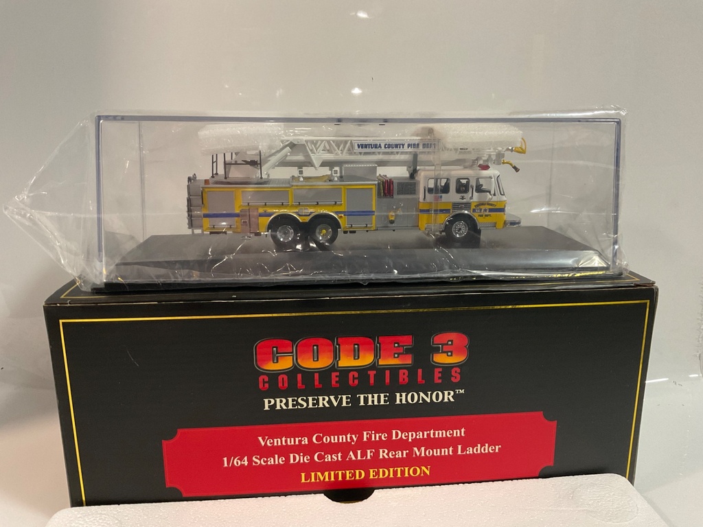 1/64 CODE 3 VENTURA COUNTY FD ALF REAR MOUNT RE 40  - Photo 4