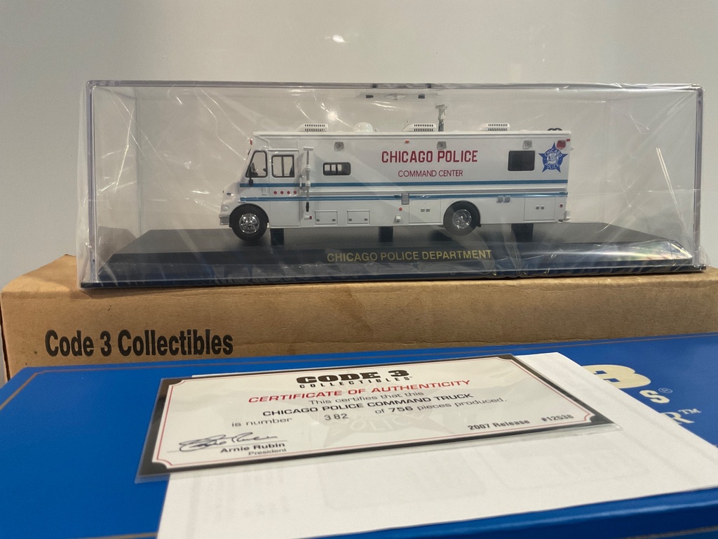 1/64 CODE 3 CHICAGO POLICE COMMAND TRUCK  - Photo 3
