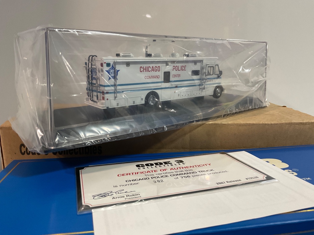 1/64 CODE 3 CHICAGO POLICE COMMAND TRUCK  - Photo 5