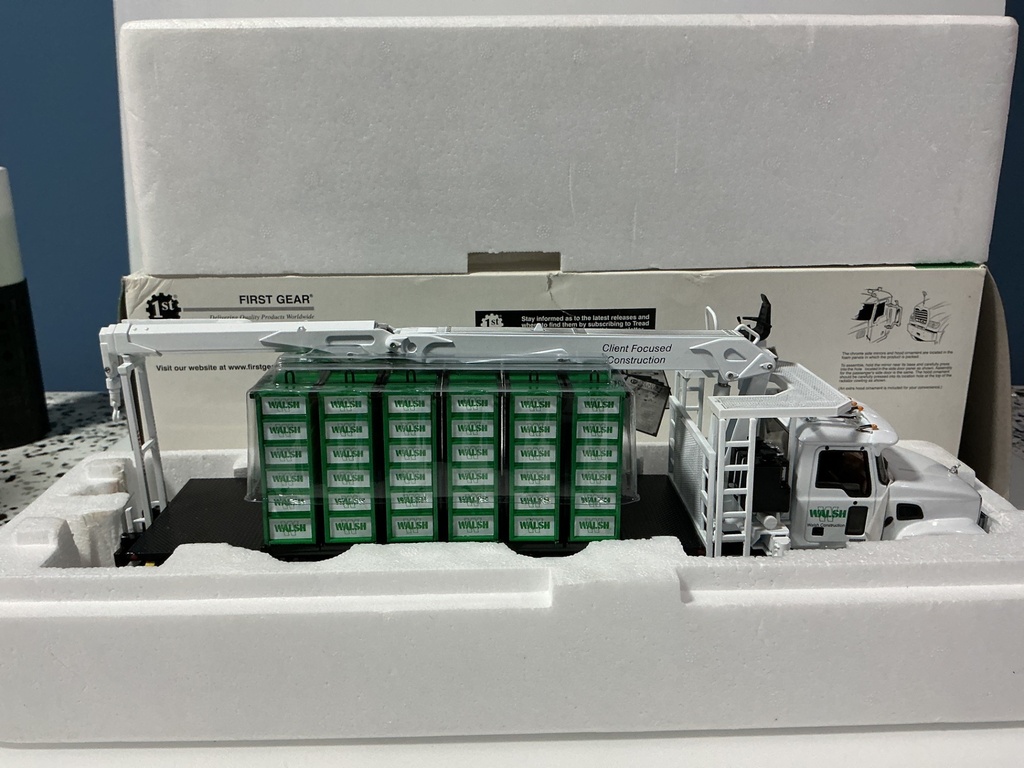 1:34 FIRST GEAR WALSH GROUP MAC BOOM CRANE TRUCK 19-3814 - Photo 4