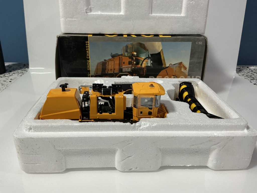 1:50 TWH COLLECTIBLES OSHKOSH H SERIES SNOWPLOW TWH072 - Photo 4