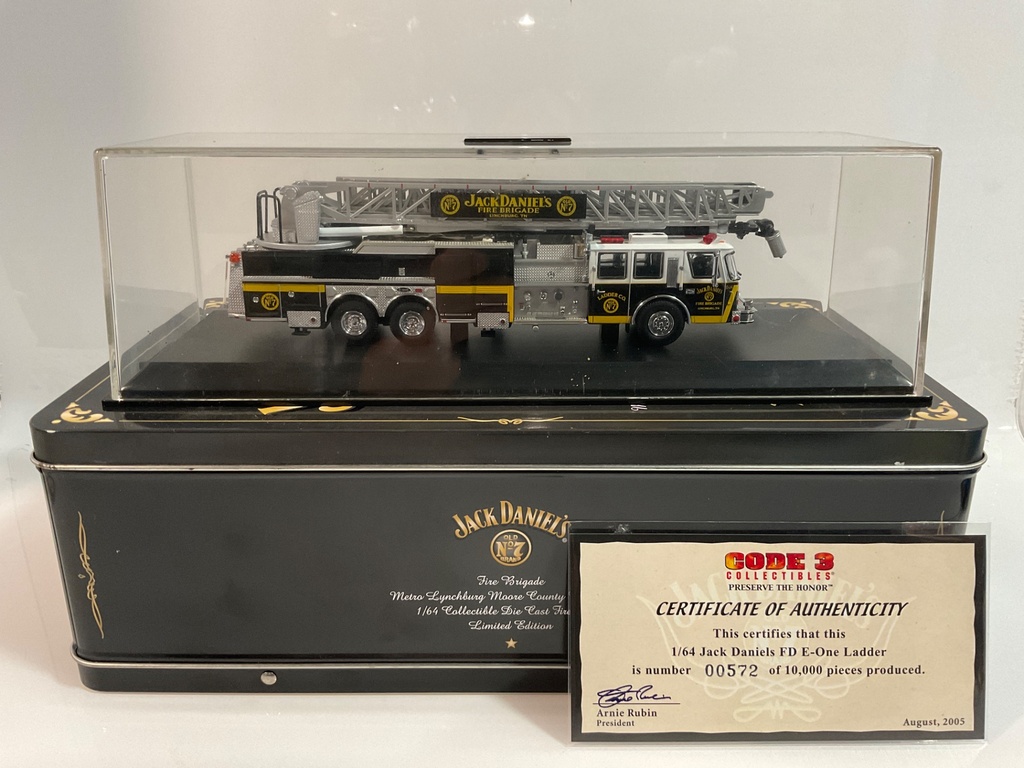1/64 CODE 3 JACK DANIELS FD E-ONE LADDER  - Photo 2