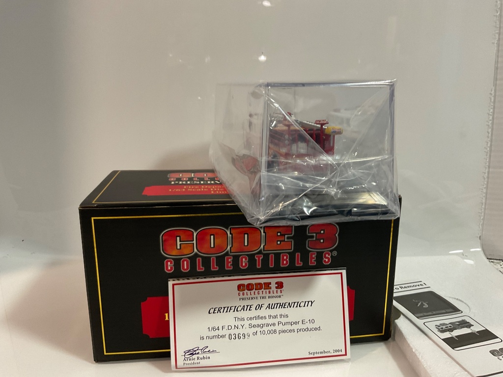 1/64 CODE 3 FDNY SEAGROVE PUMPER E-10 12834 - Photo 3