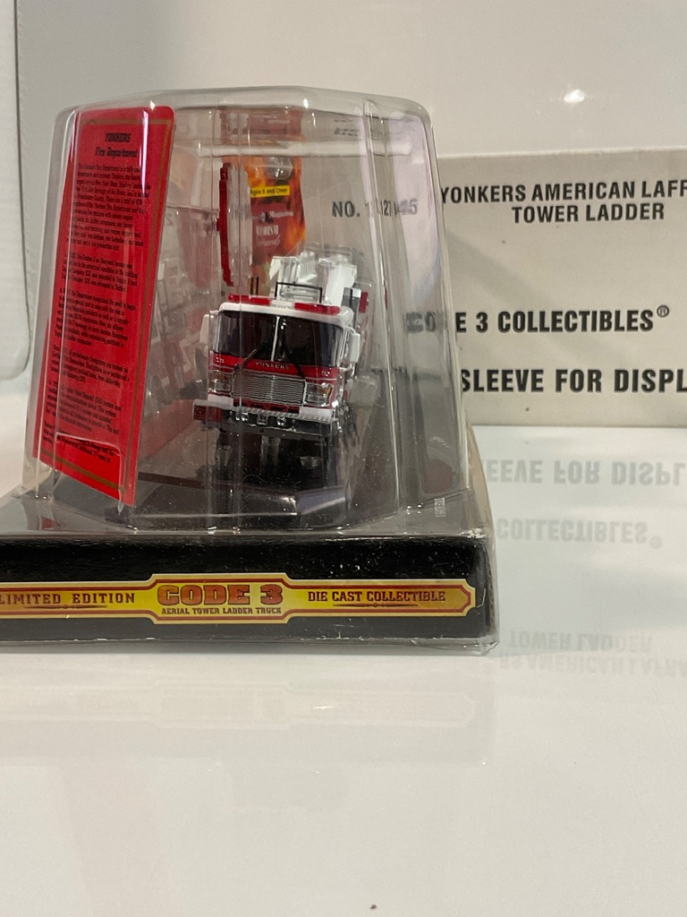 1/64 CODE 3 YONKERS THE BIG HOUSE AERIAL TOWER LADDER TRUCK  - Photo 3