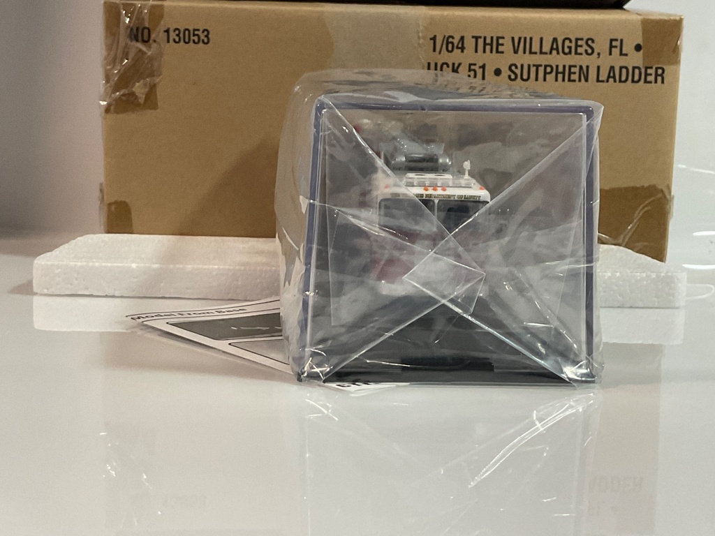 1/64 CODE 3 THE VILLAGES TRUCK 51 SUTPHEN LADDER  13053 NO COA  - Photo 4