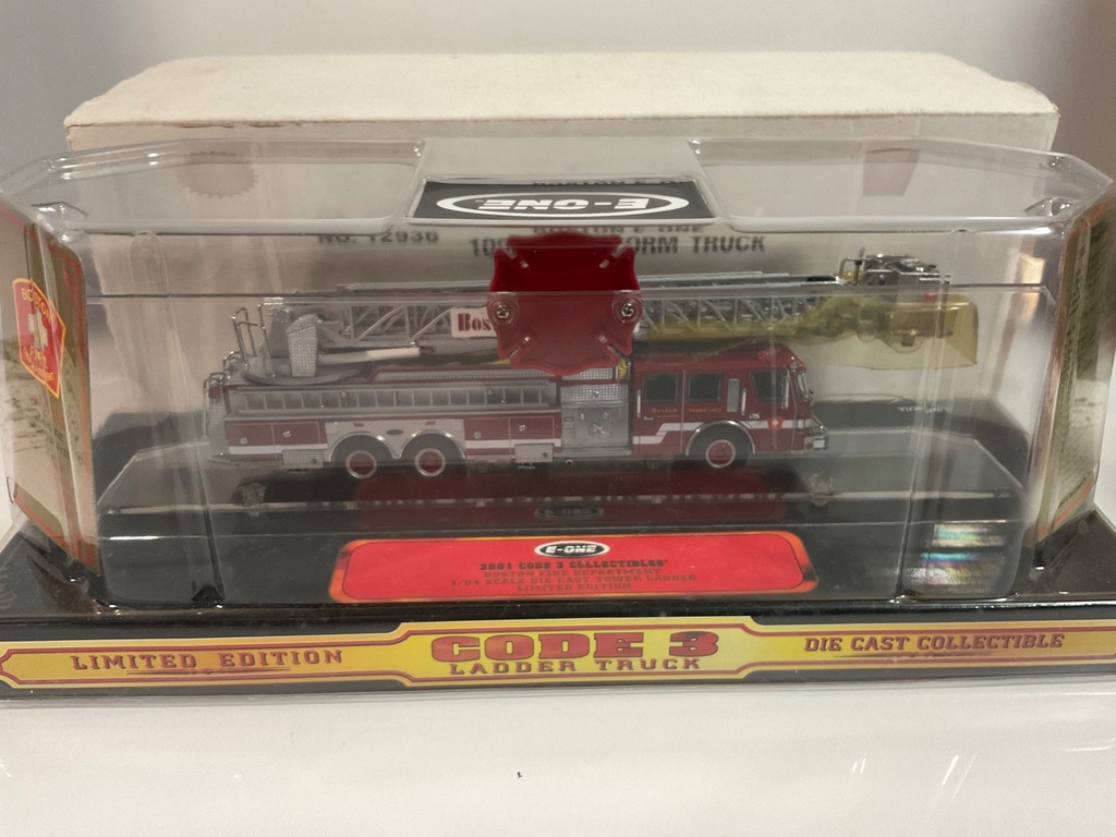 CODE 3 BOSTON E-ONE 100 FT PLATFORM TRUCK 12936 - Photo 3