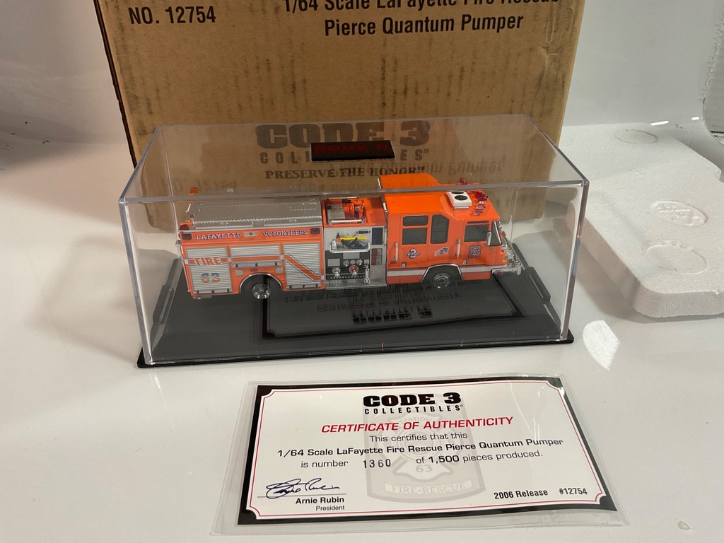 1/64 CODE 3 LAFAYETTE FIRE RESCUE PIERCE QUANTUM PUMPER - Photo 3
