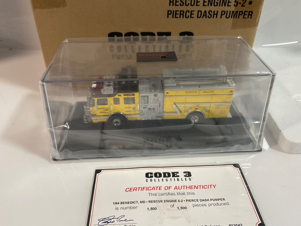 1/64 CODE 3 BENEDICT MD RESCUE  ENGINE 5-2  13043 - Photo 2