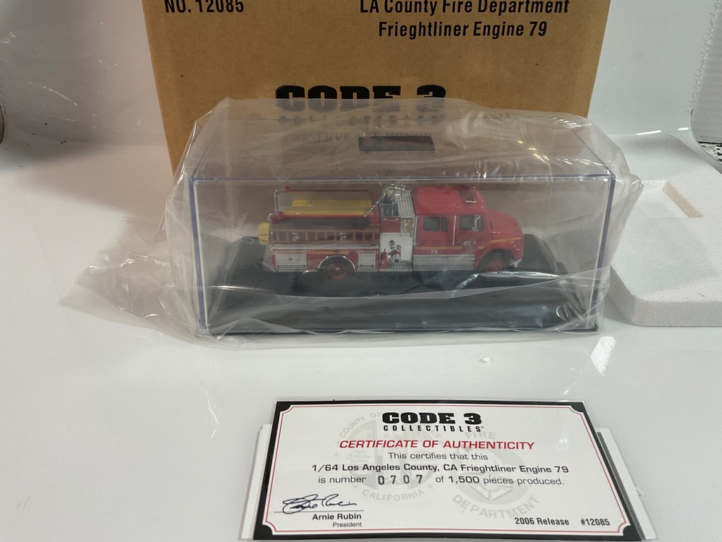 1/64 CODE 3 LA FREIGHTLINER ENGINE 79 12085 - Photo 3