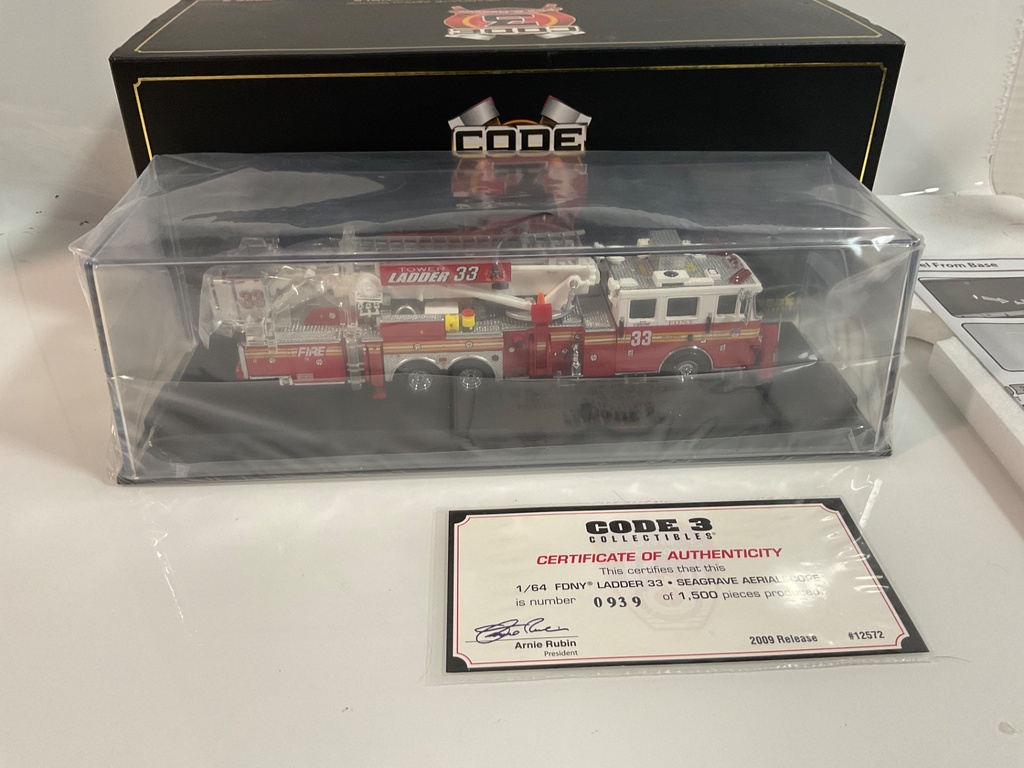 1/64 FDNY LADDER 33 SEAGRAVE AERIALSCOPE  - Photo 2