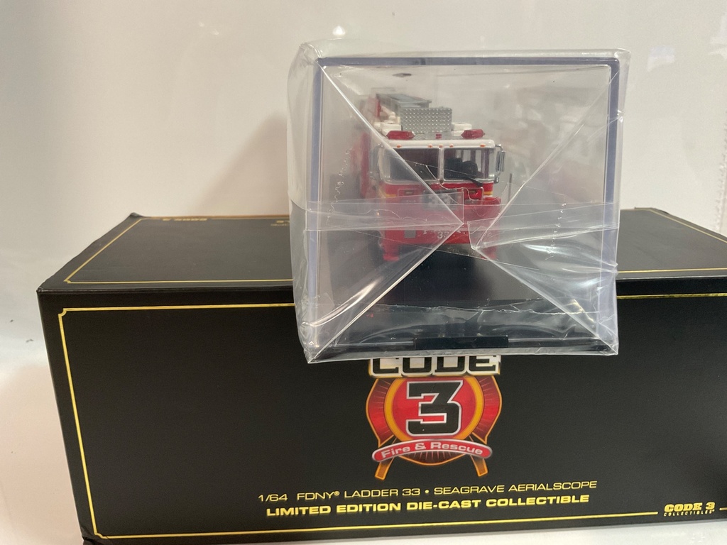 1/64 FDNY LADDER 33 SEAGRAVE AERIALSCOPE  - Photo 3