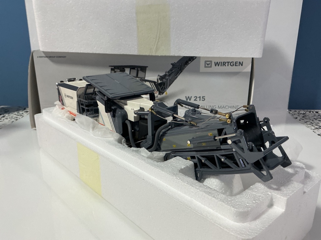 1:35 WIRTGEN W215 COLD ASPHALT MILLING MACHINE  - Photo 4