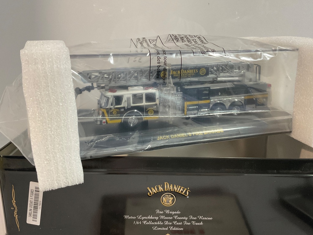 1/64 CODE 3 FIRE BRIGADE METRO LYNCHBURG MOORE COUNTY FIRE  - Photo 4
