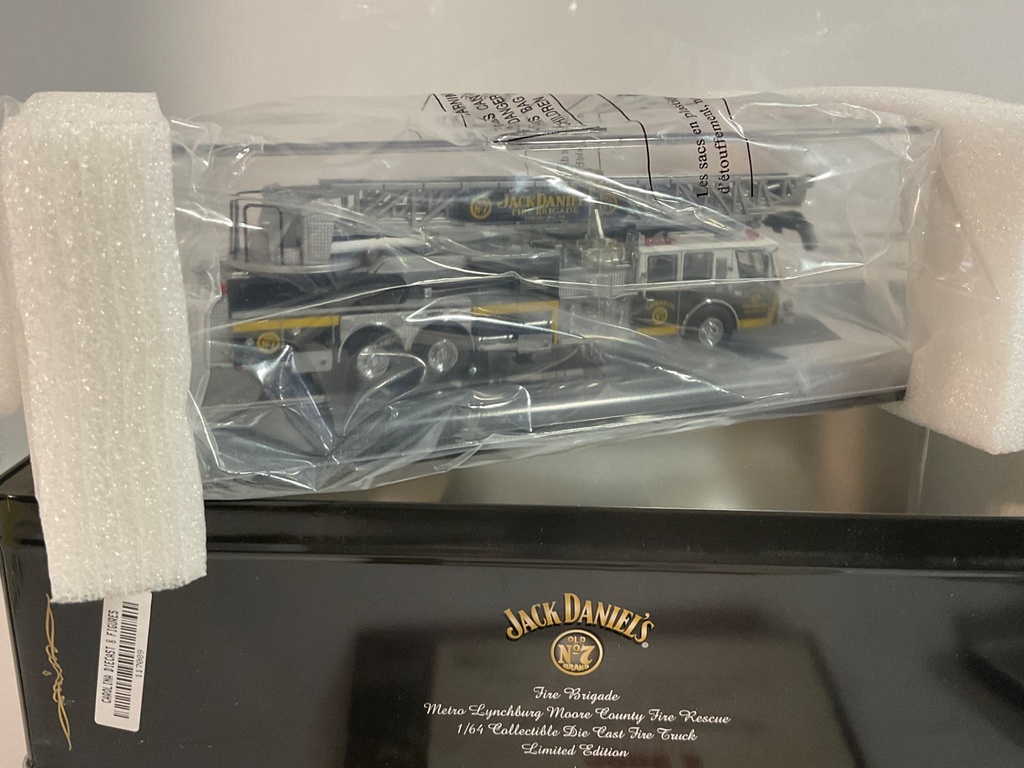 1/64 CODE 3 FIRE BRIGADE METRO LYNCHBURG MOORE COUNTY FIRE  - Photo 5