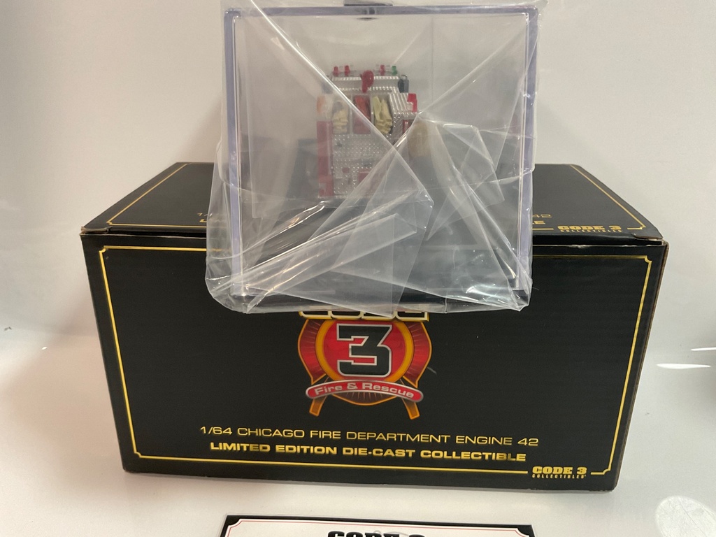 1/64  CODE 3 CHICAGO FIRE ENGINE 42 12844 - Photo 4