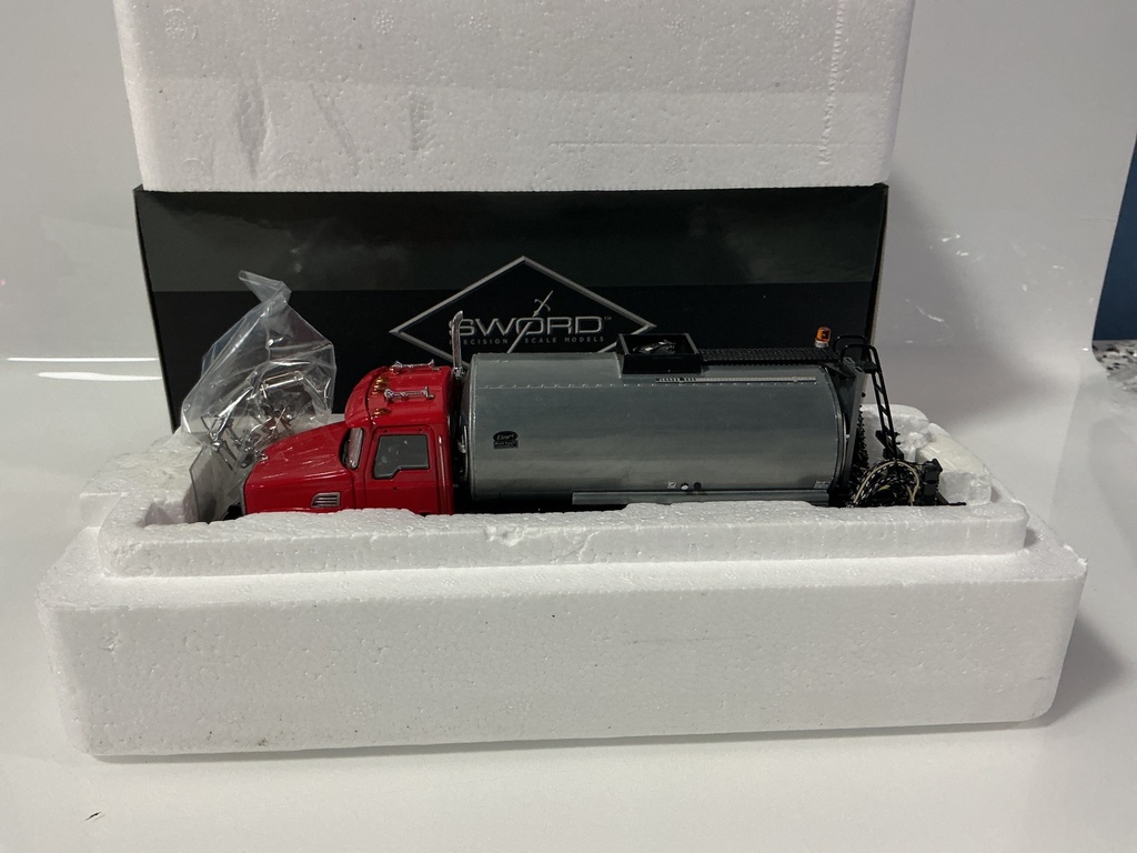 1:50 SWORD MACK GRANITE TRUCK WITH ETNYRE ASPHALT DISTRIBUTER SW2103-R - Photo 3