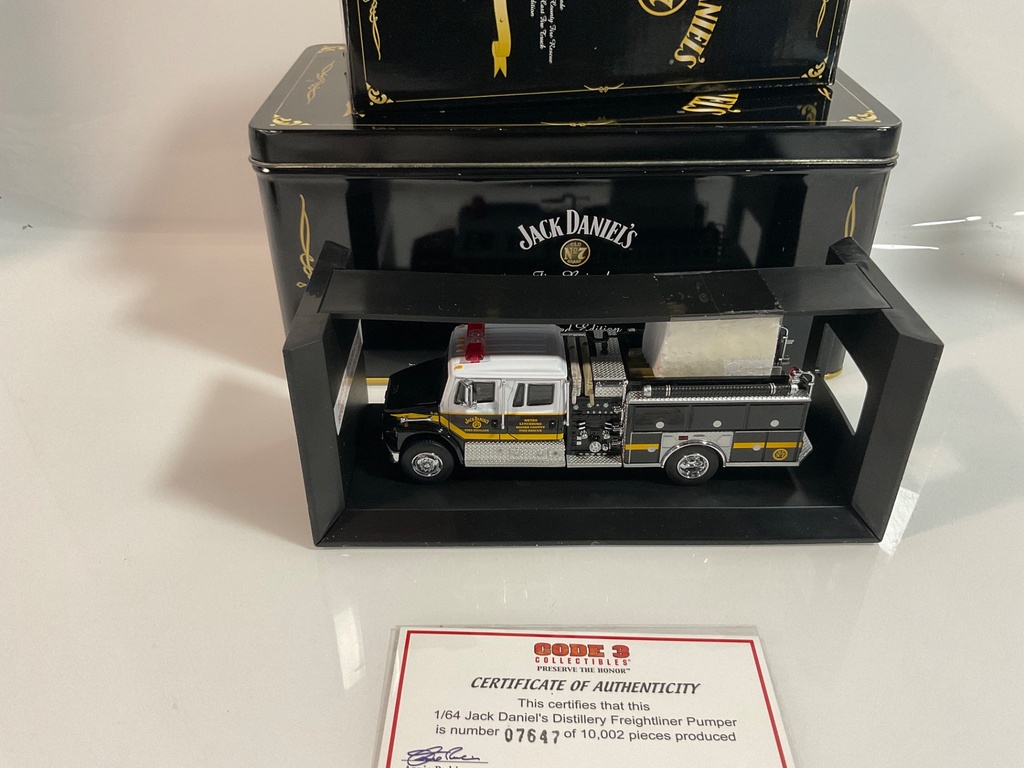 1/64 JACK DANIELS FREIGHTLINER PUMPER - Photo 3