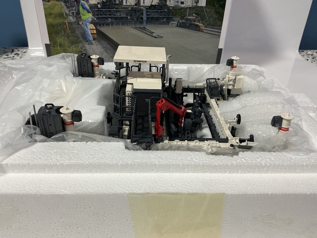 1:50 NZG WIRTGEN SP64i #1038 PAVER - Photo 4