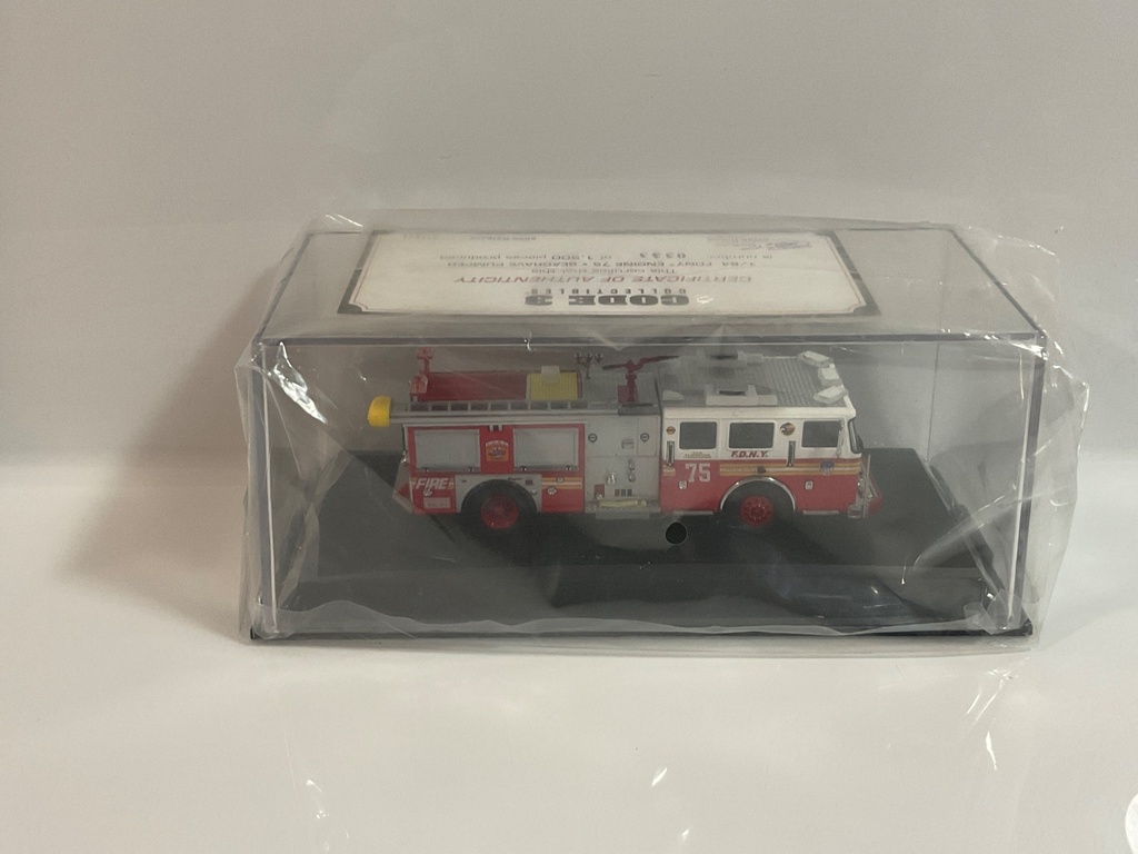 1/64 CODE 3 FDNY INE 75  SEAGRAVE PUMPER  - Photo 2