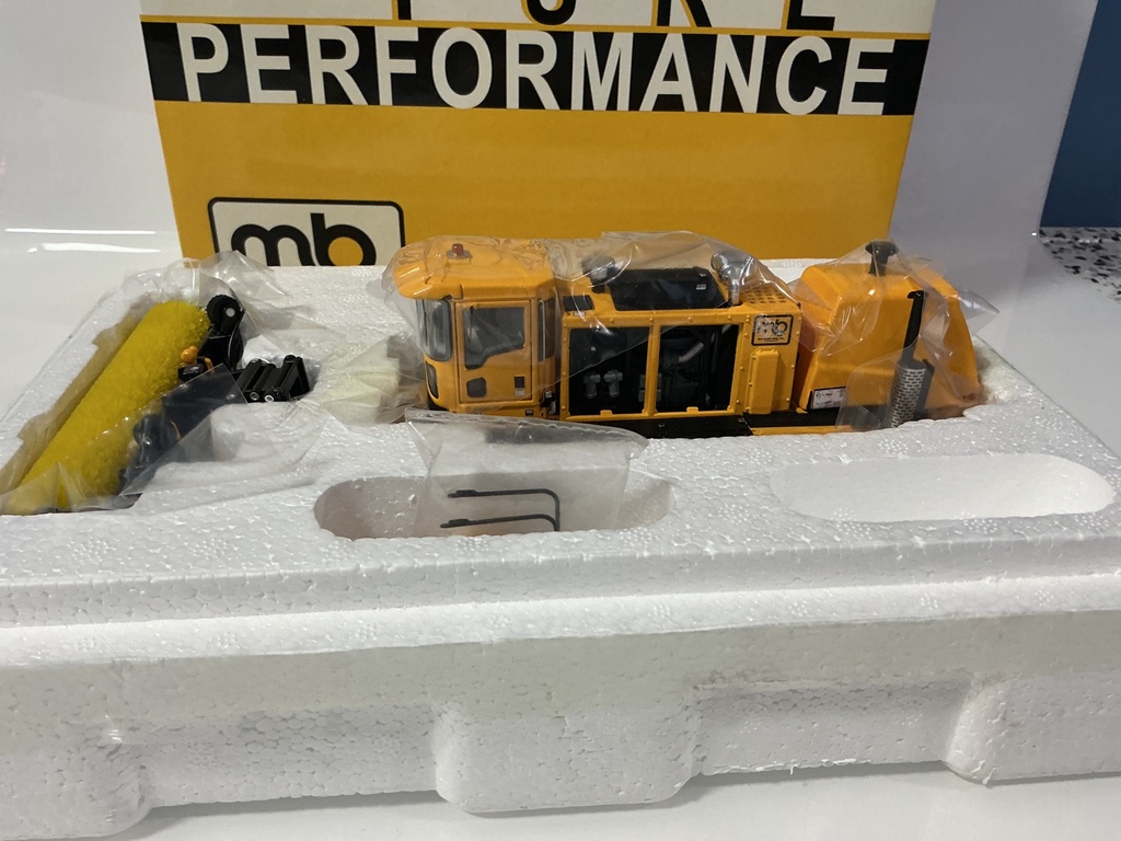 1:50 TWC COLLECTIBLES MB FRONT MOUNT AIRPORT BROOM SWEEPER  TWC073 - Photo 5