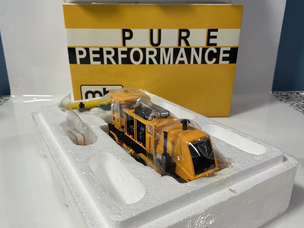 1:50 TWC COLLECTIBLES MB FRONT MOUNT AIRPORT BROOM SWEEPER  TWC073 - Photo 6