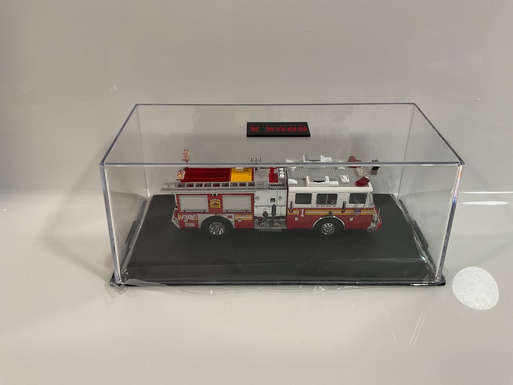 1/64 CODE 3 FDNY ENGINE 1 PUMPER  - Photo 2