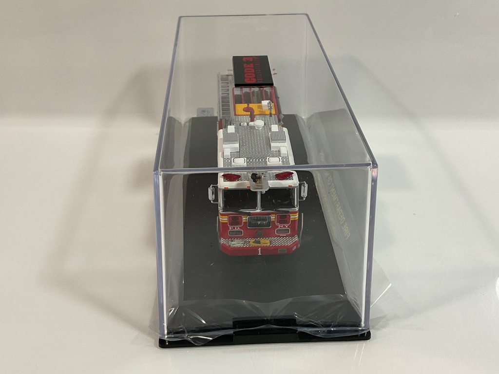 1/64 CODE 3 FDNY ENGINE 1 PUMPER  - Photo 3
