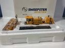 1:50 TWC COLLECTIBLES OSHKOSH AIRPORT SWEEPER BROOM TWH074 - Photo 5