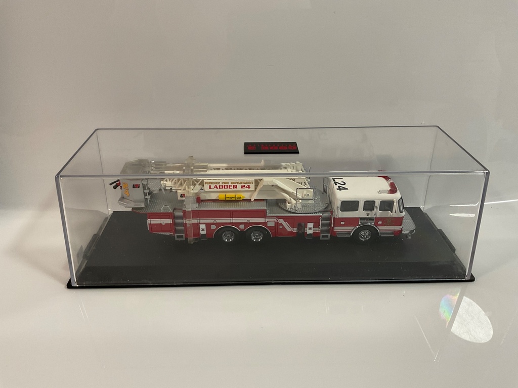 1/64 CODE 3 PHOENIX FIRE DEPT LADDER TRUCK 24 - Photo 2