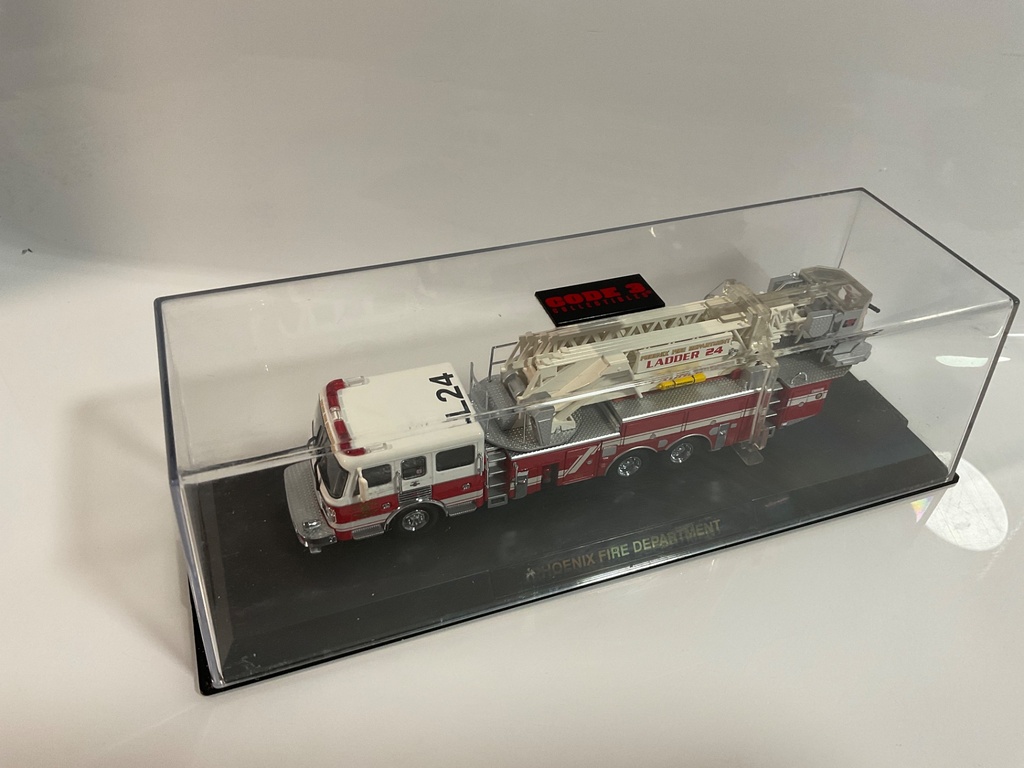 1/64 CODE 3 PHOENIX FIRE DEPT LADDER TRUCK 24 - Photo 3