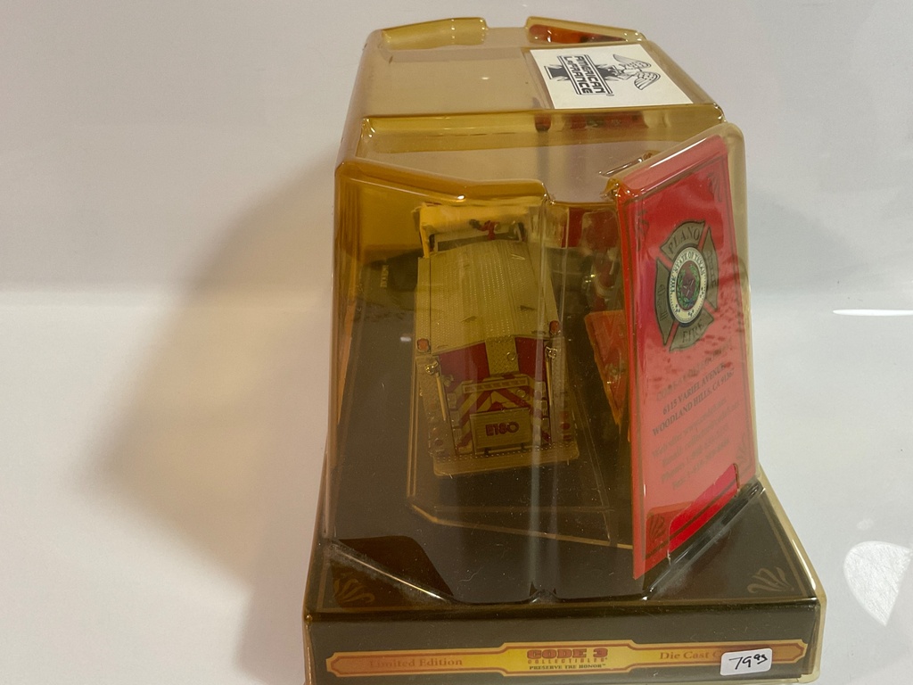 1/64 CODE 3 PLANO FD FIRE & RESCUE E180 YELLOWING AND CRACK  ON PLASTIC - Photo 4