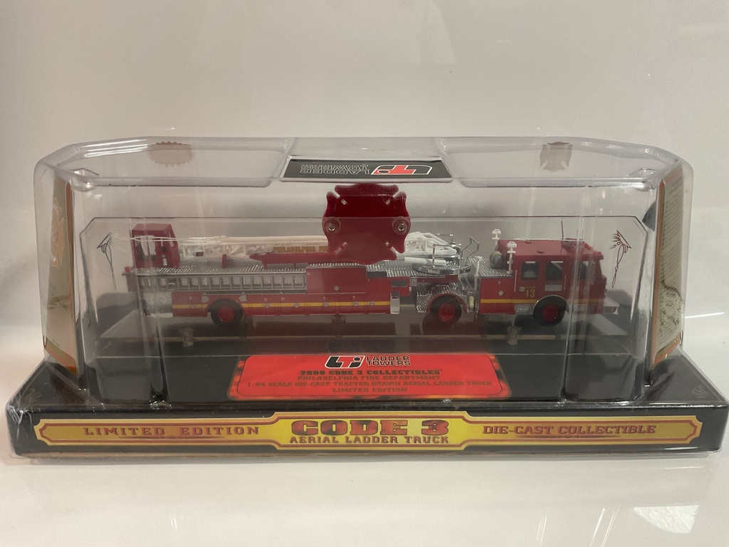 1/64 CODE 3 PHILADELPHIA LADDER TRUCK 13  - Photo 2